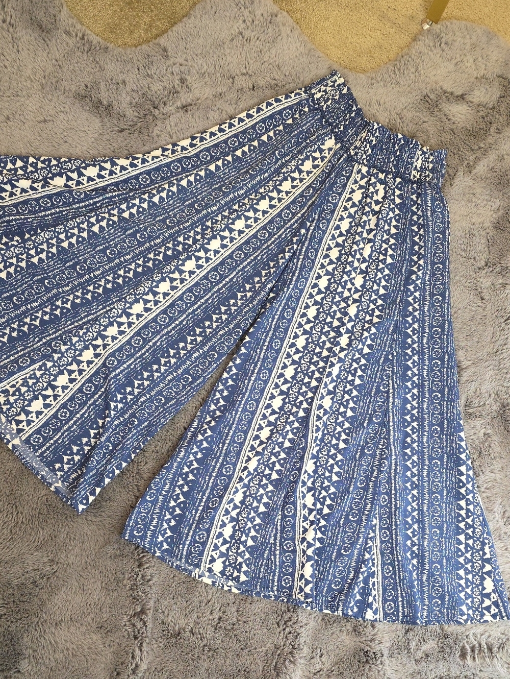 Elan Blue and White Patterned Super Wide Leg Flowy Statement Pants Med Large